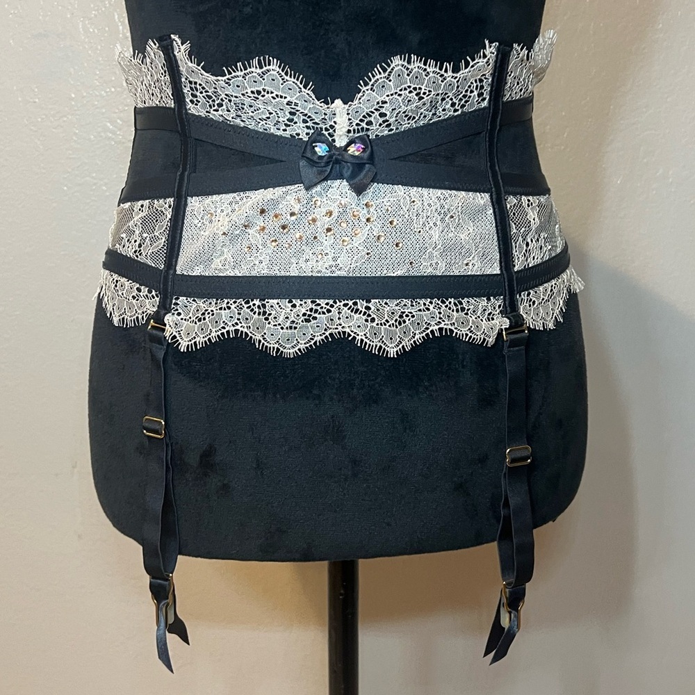 Victoria Secret Black and Cream Lace Garter Belt